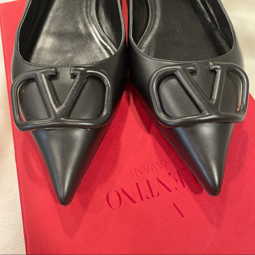 Sold Valentino flats size40